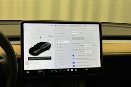 musta Tesla Model 3 2021 kuva 20.