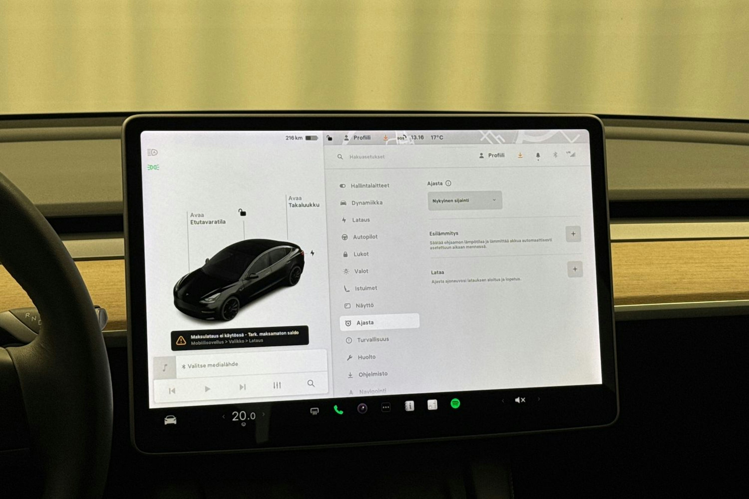 musta Tesla Model 3 2021 kuva 22.