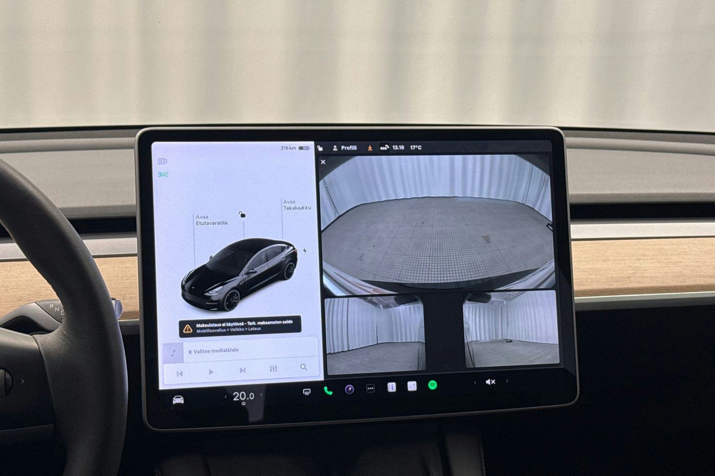 musta Tesla Model 3 2021 kuva 23.