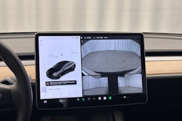musta Tesla Model 3 2021 kuva 23.