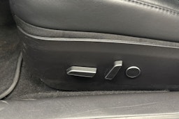 musta Tesla Model 3 2021 kuva 25.