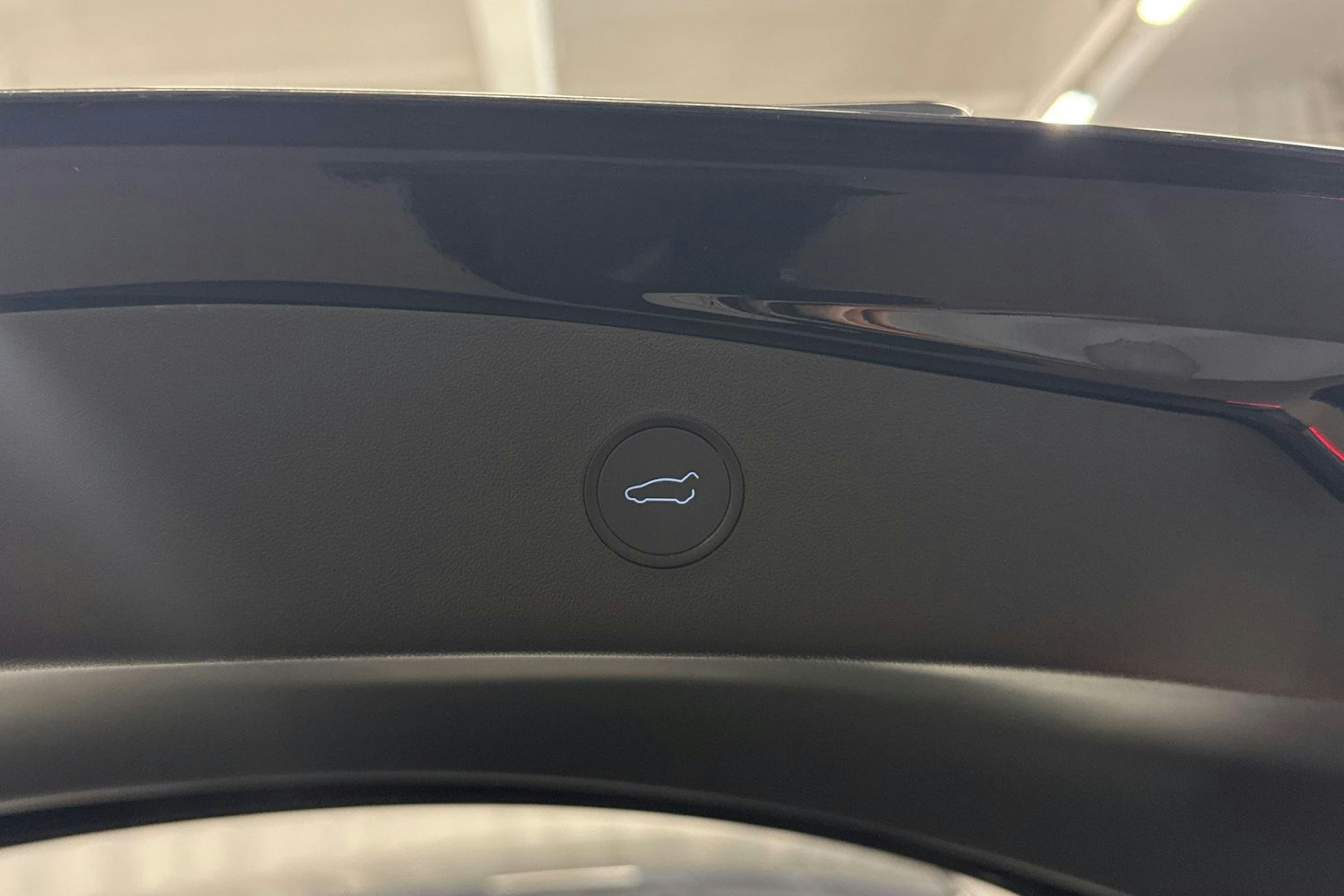 musta Tesla Model 3 2021 kuva 27.