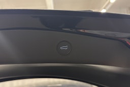 musta Tesla Model 3 2021 kuva 27.