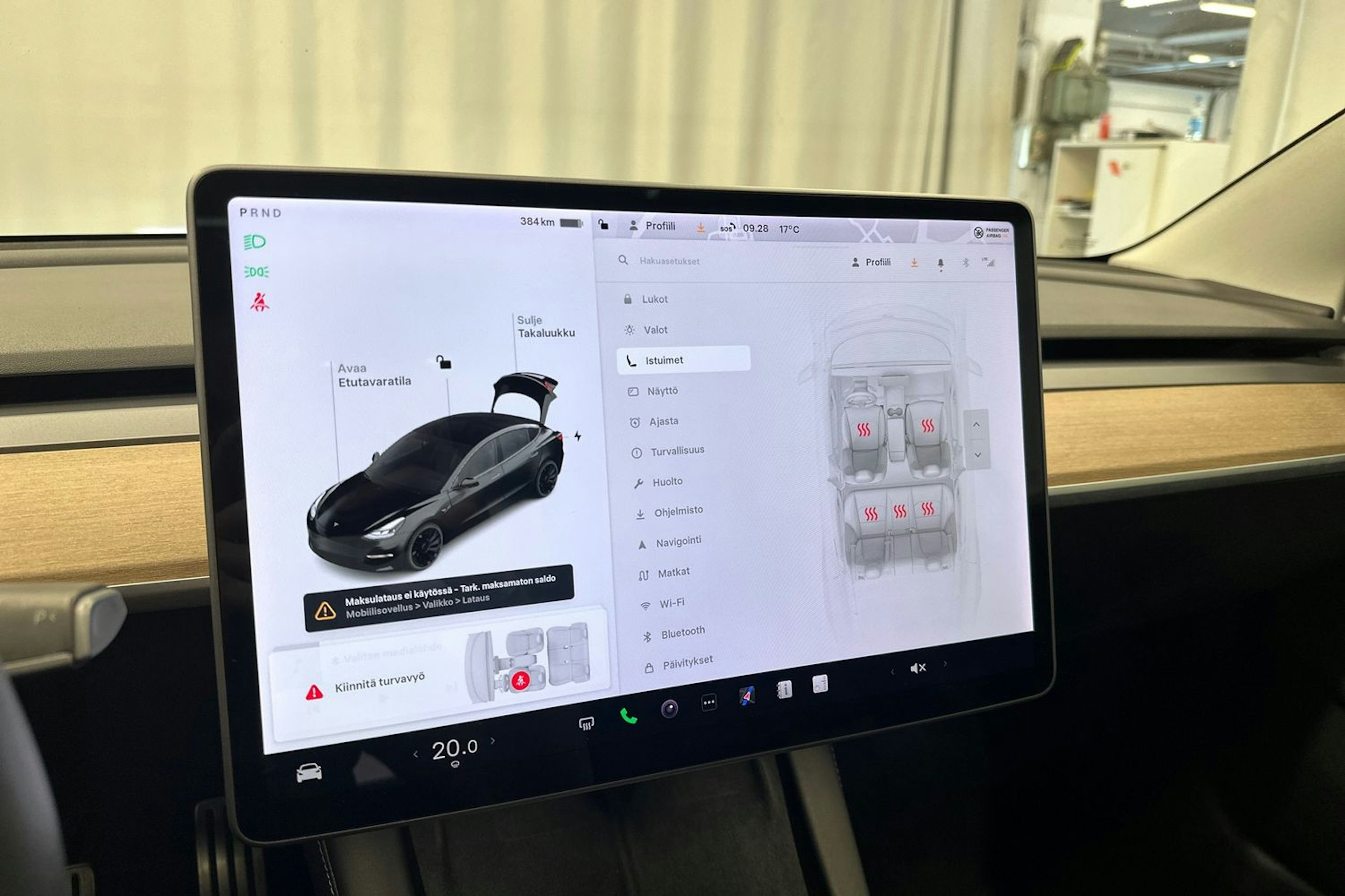 musta Tesla Model 3 2021 kuva 30.
