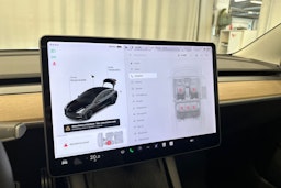 musta Tesla Model 3 2021 kuva 30.