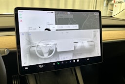 musta Tesla Model 3 2021 kuva 31.
