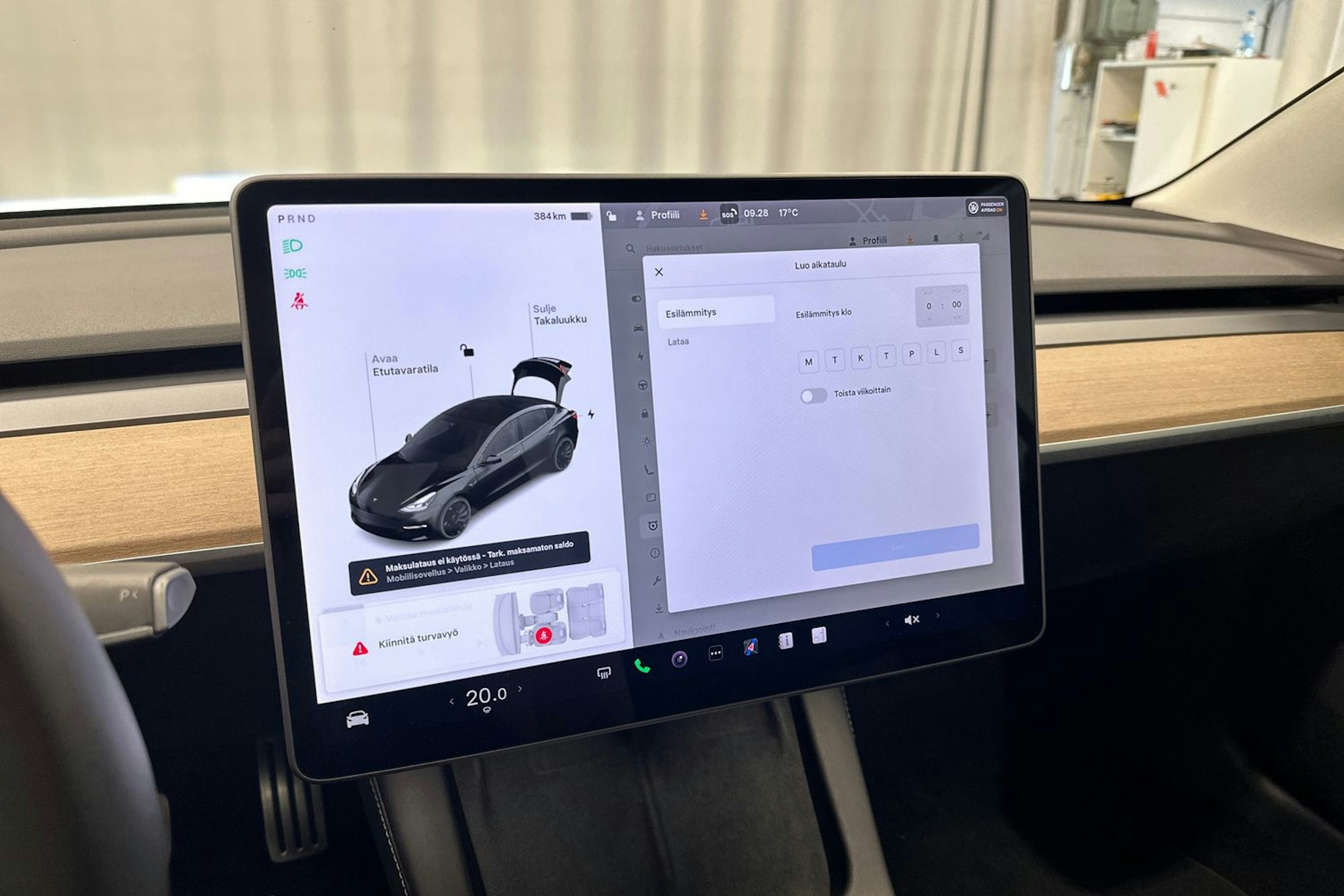 musta Tesla Model 3 2021 kuva 32.