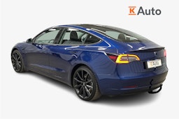 sininen Tesla Model 3 2021 kuva 2.