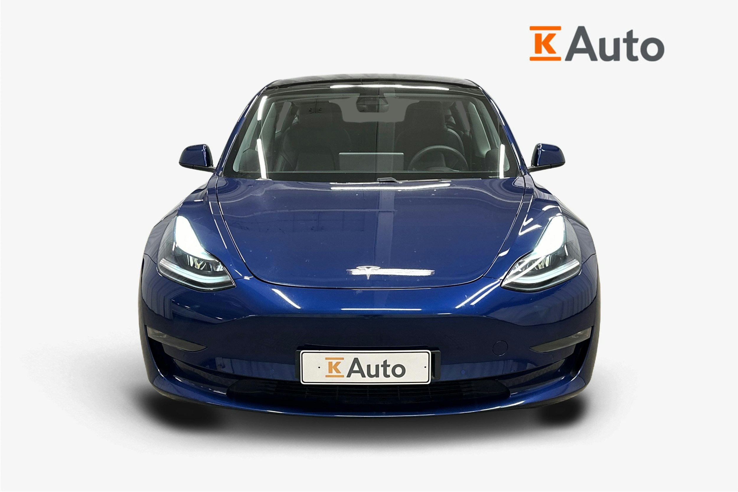 sininen Tesla Model 3 2021 kuva 5.