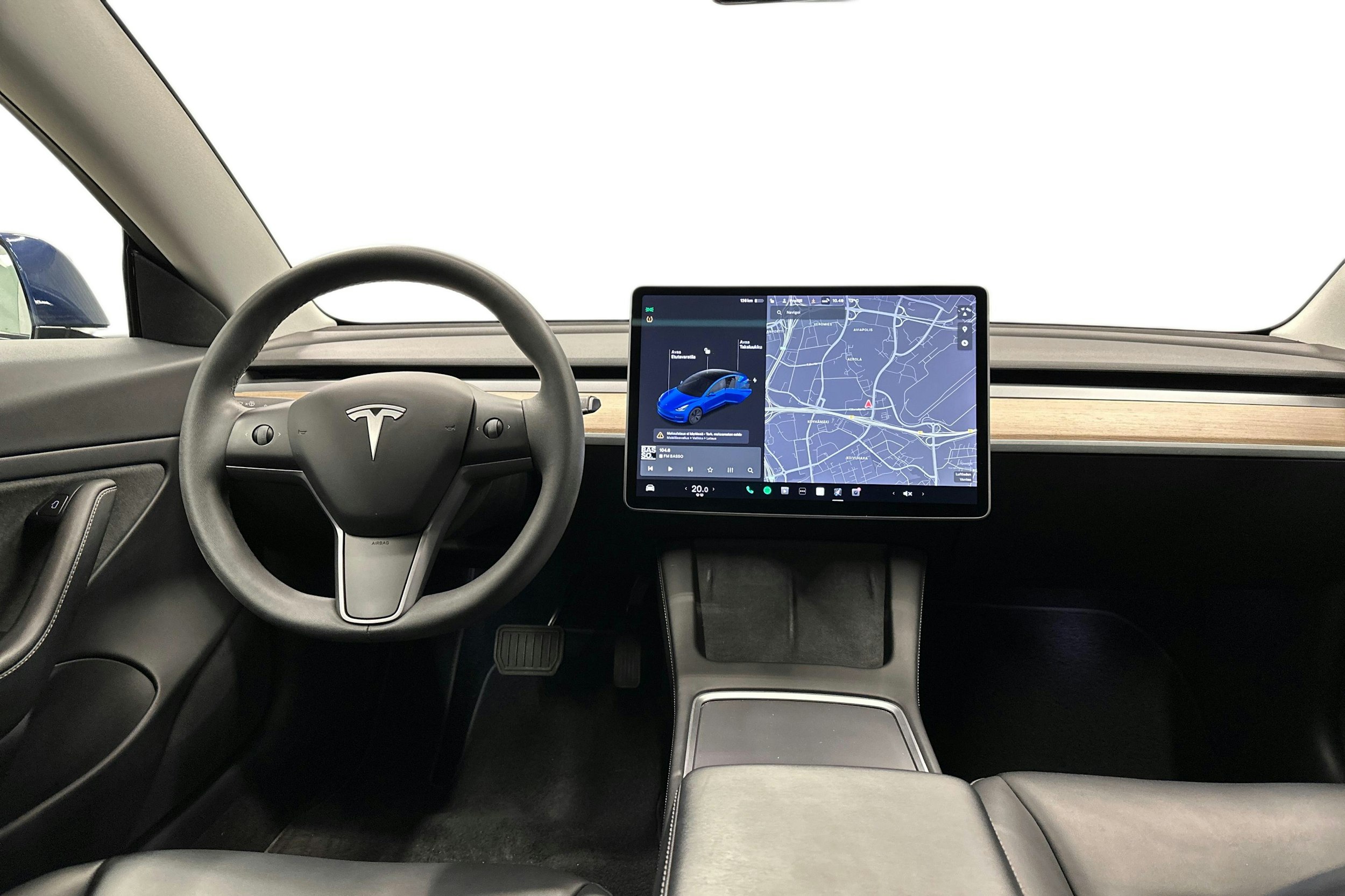 sininen Tesla Model 3 2021 kuva 9.