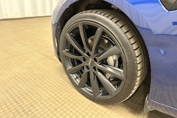 sininen Tesla Model 3 2021 kuva 11.