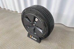sininen Tesla Model 3 2021 kuva 13.