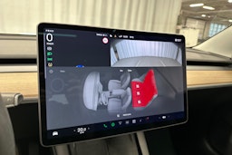 sininen Tesla Model 3 2021 kuva 16.