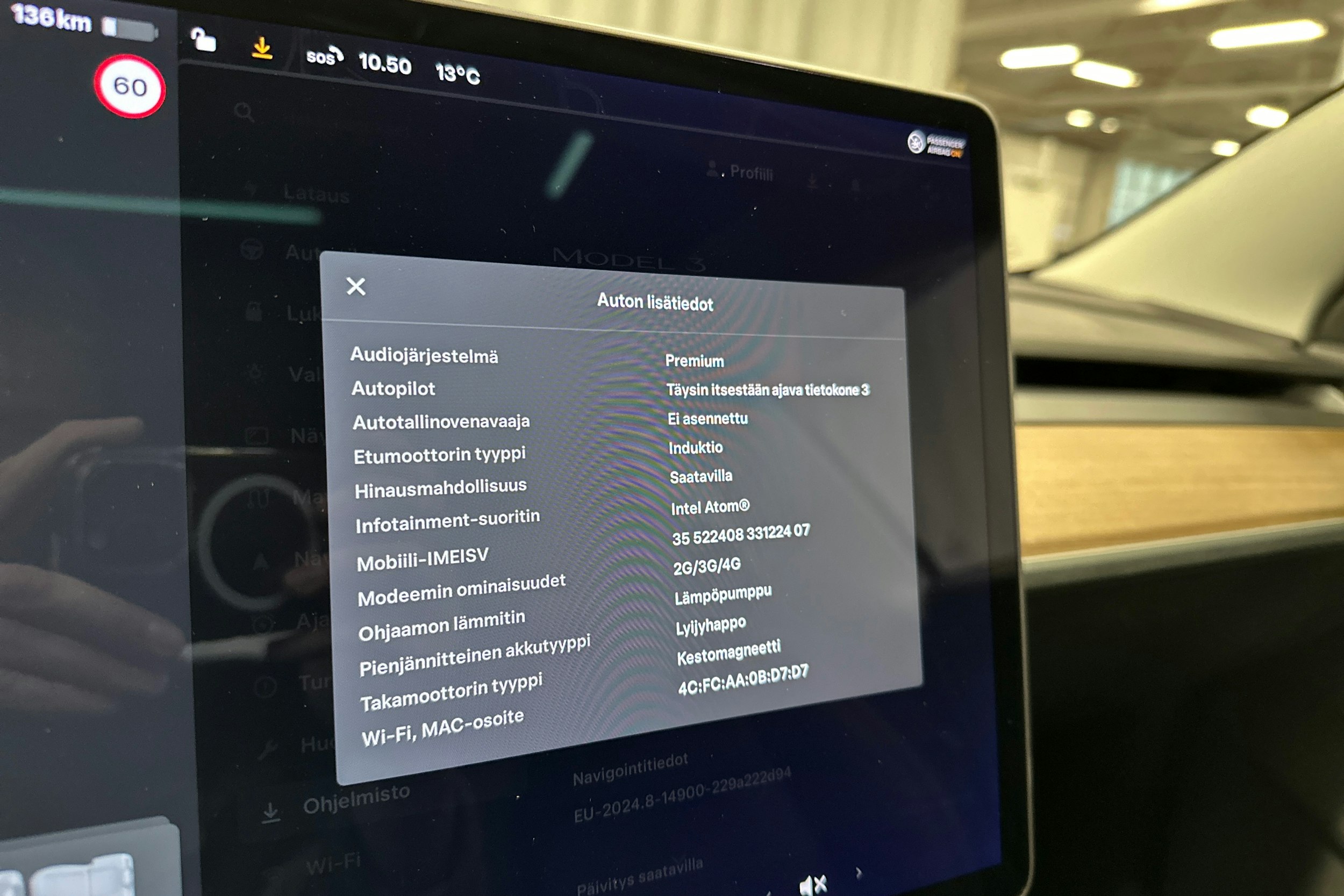 sininen Tesla Model 3 2021 kuva 19.