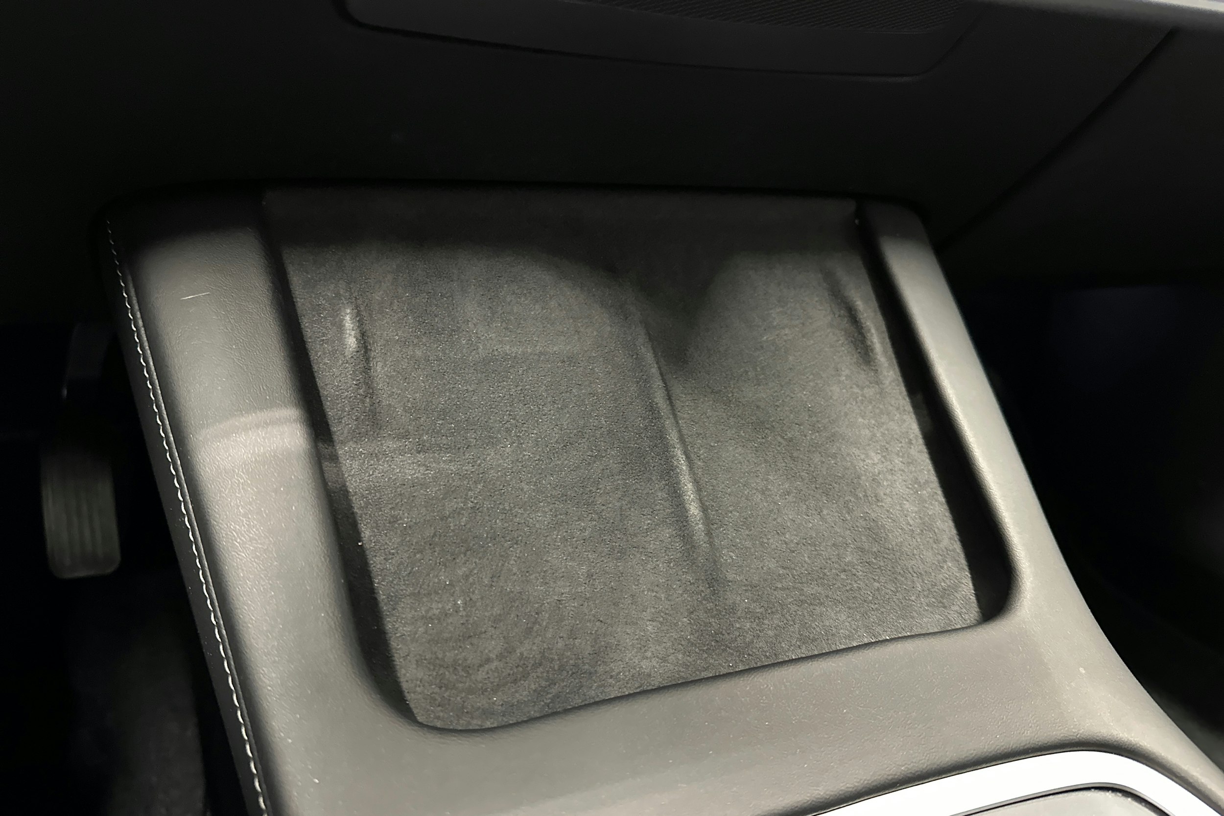 sininen Tesla Model 3 2021 kuva 20.