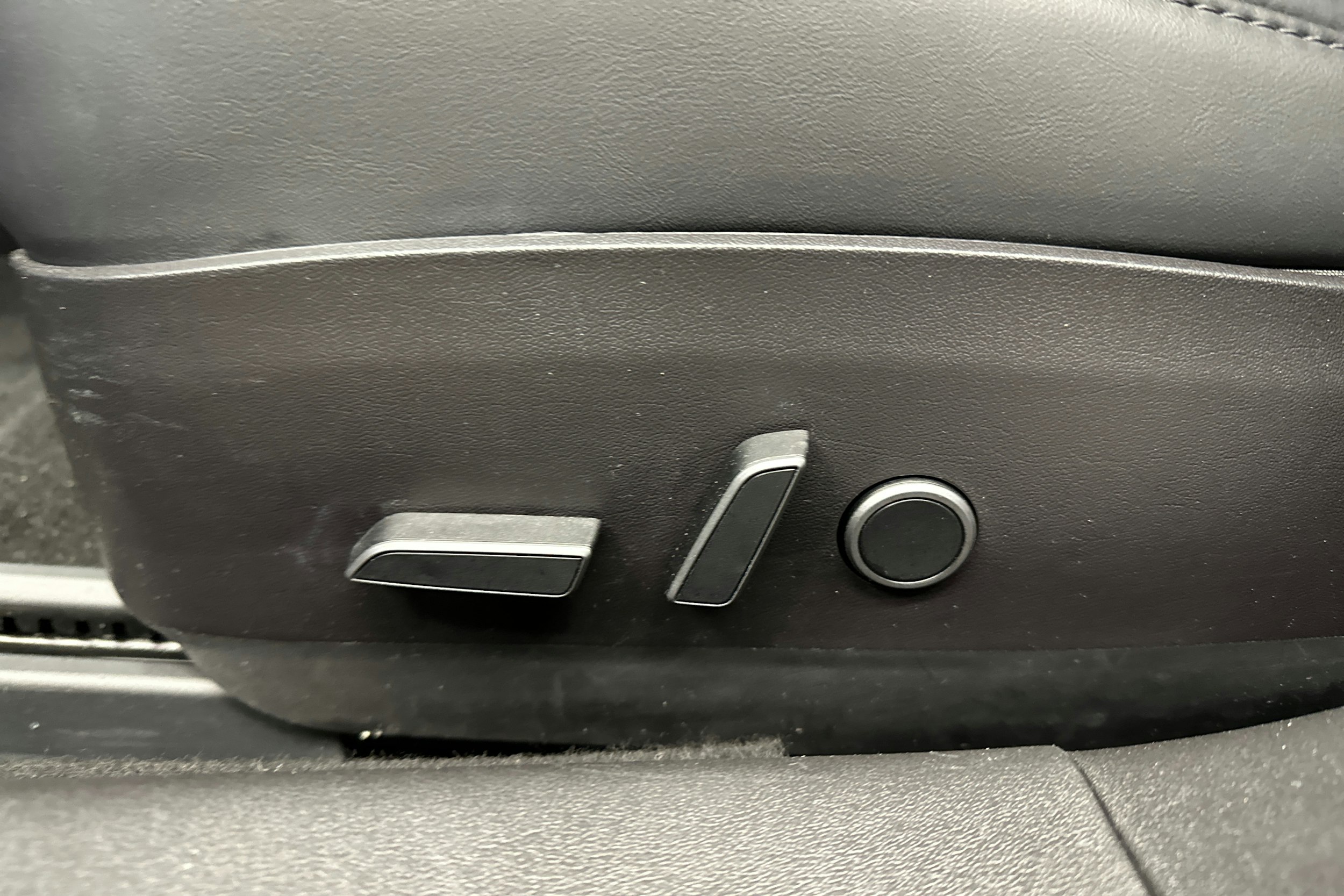 sininen Tesla Model 3 2021 kuva 23.