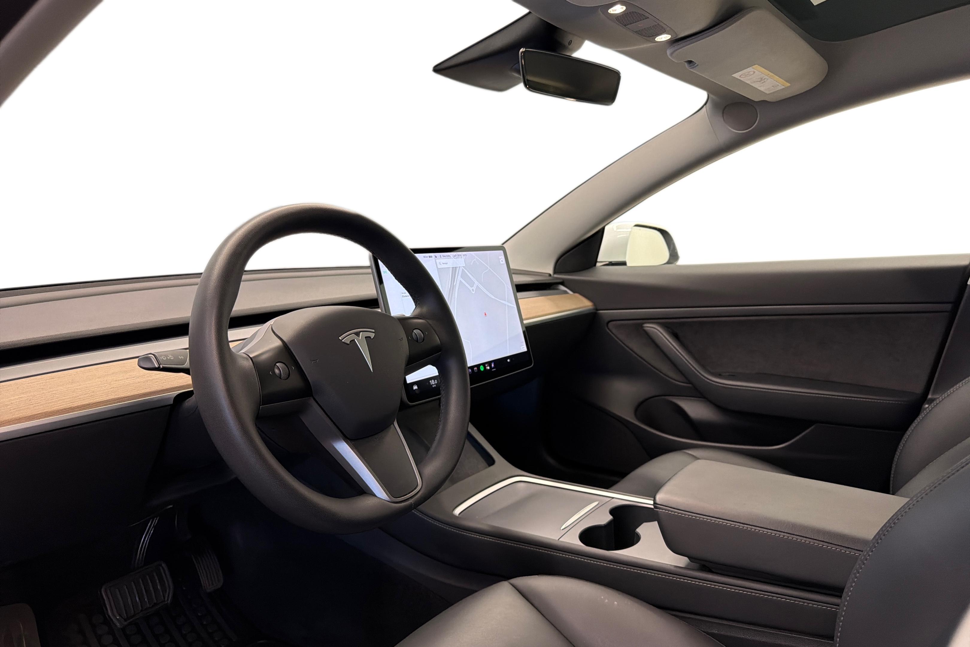 Tesla Model 3 Standard Range Plus 2021, photo 6/26