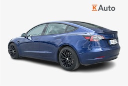 Sininen Tesla Model 3 2021 kuva 2.