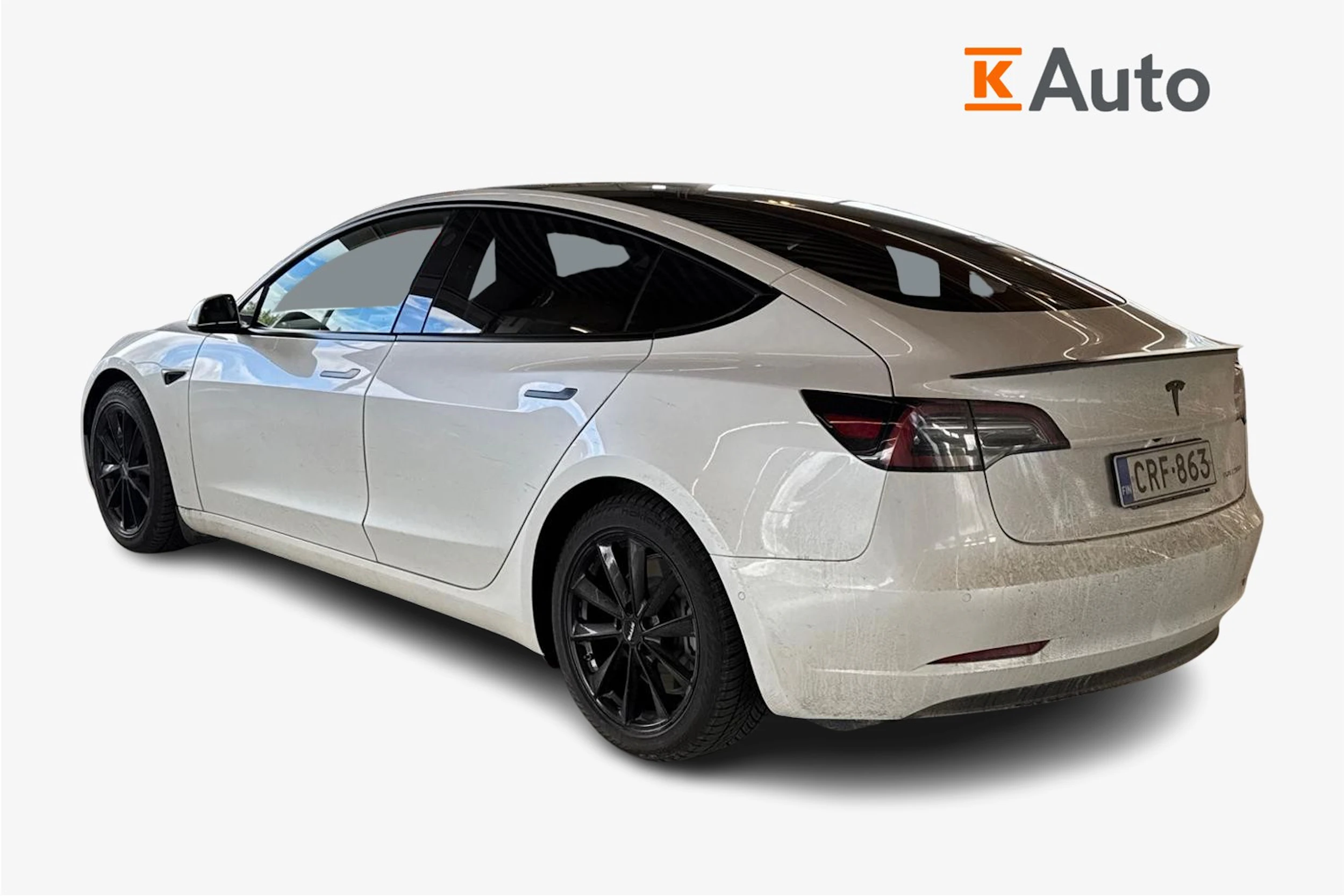 valkoinen Tesla Model 3 2021 kuva 2.