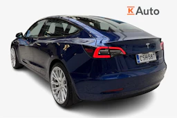 sininen Tesla Model 3 2021 kuva 2.