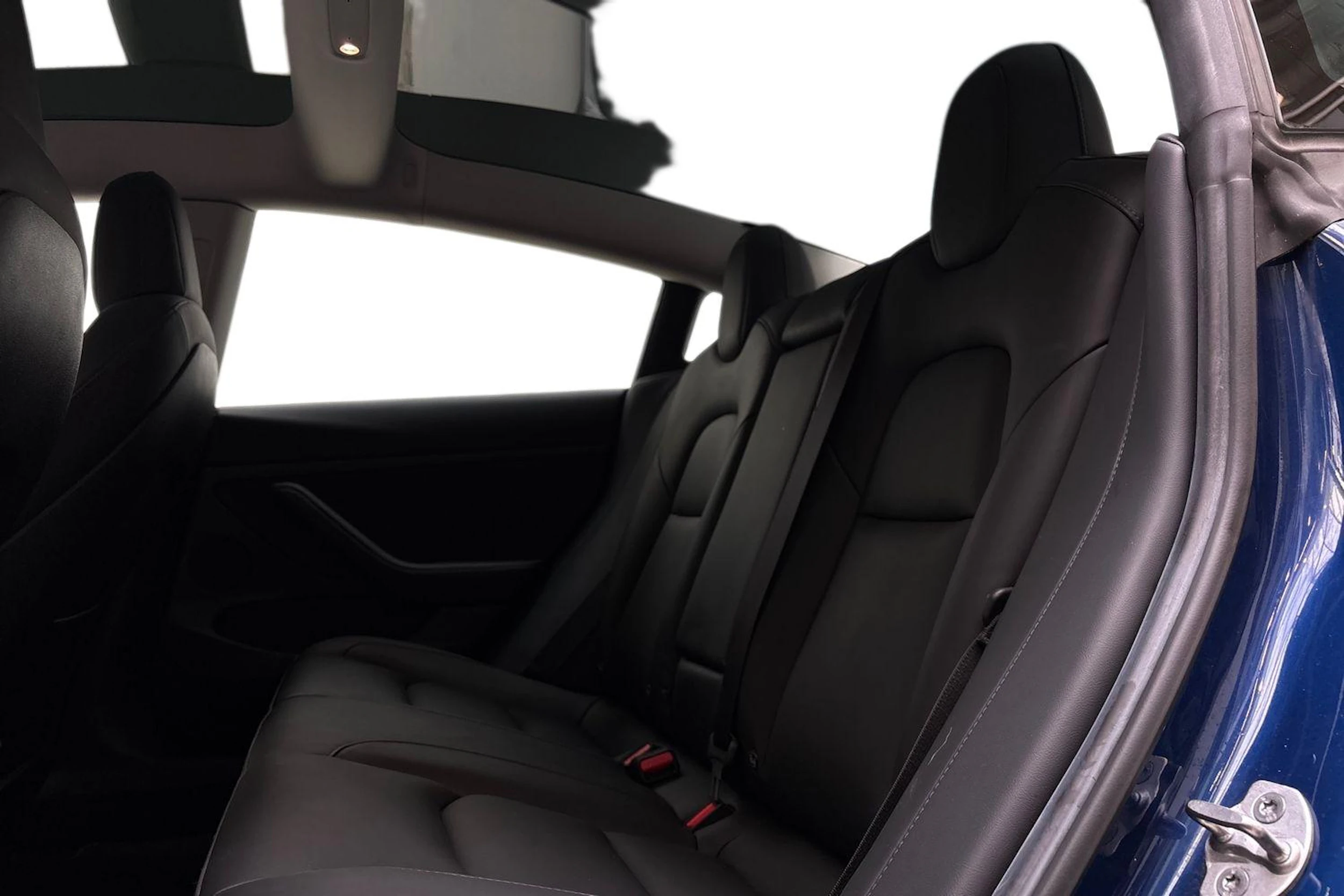 sininen Tesla Model 3 2021 kuva 8.
