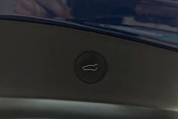 sininen Tesla Model 3 2021 kuva 12.