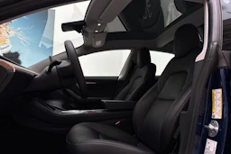 sininen Tesla Model 3 2021 kuva 14.