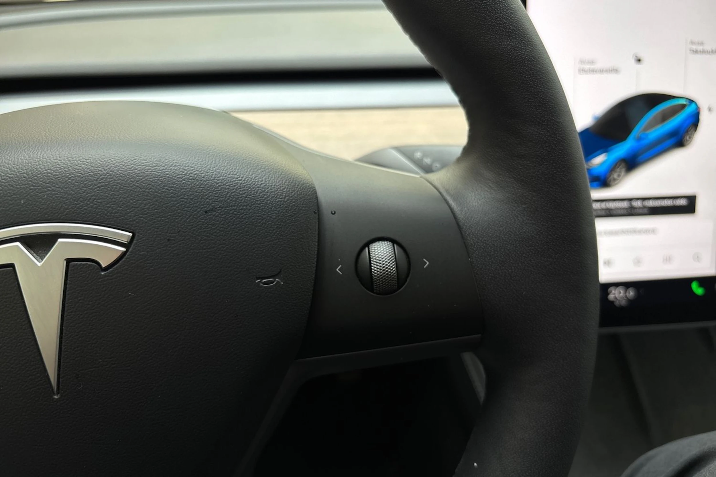 sininen Tesla Model 3 2021 kuva 17.