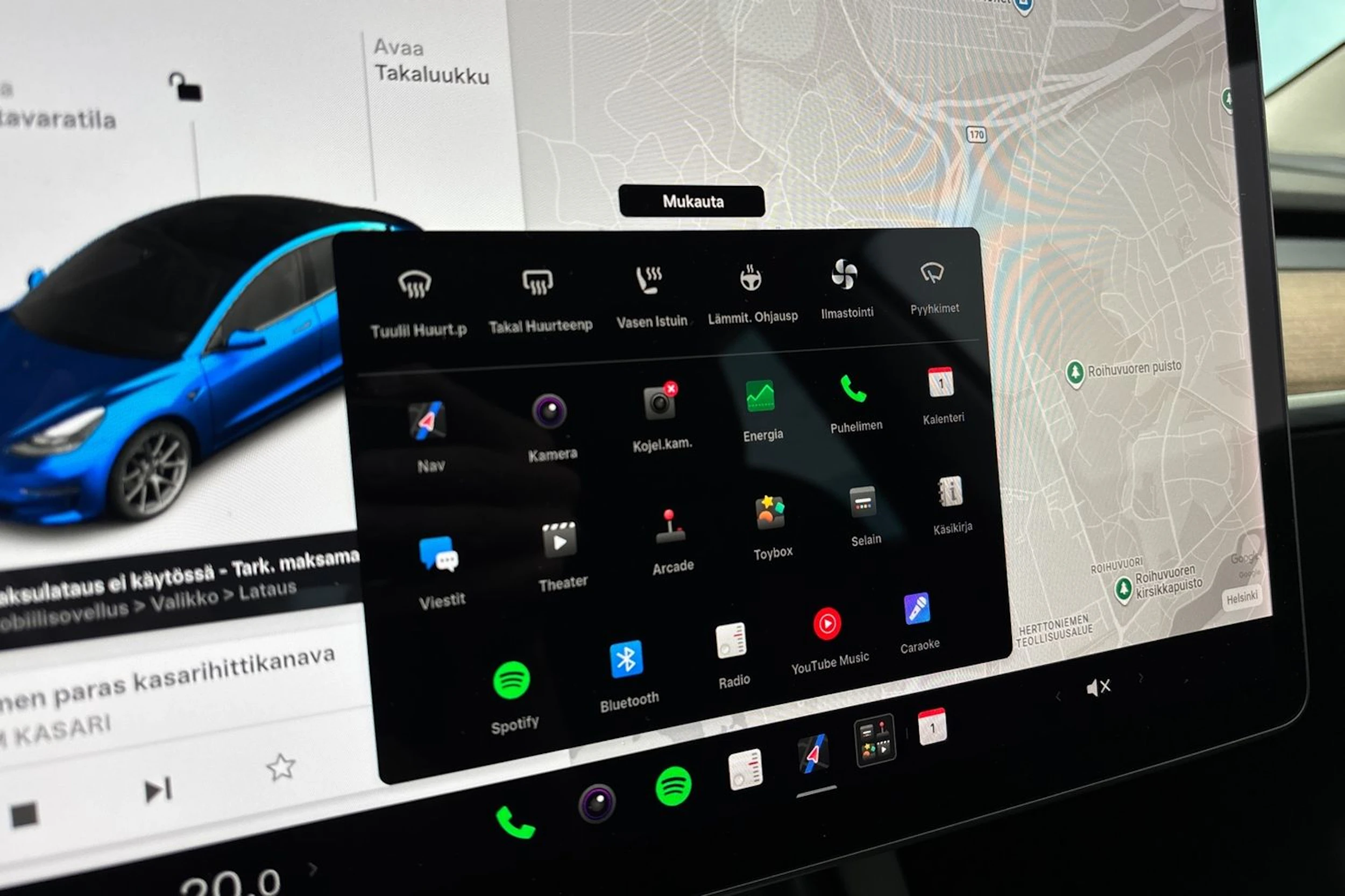 sininen Tesla Model 3 2021 kuva 18.