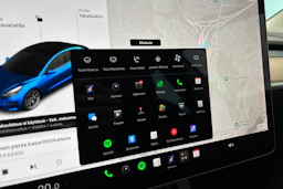 sininen Tesla Model 3 2021 kuva 18.