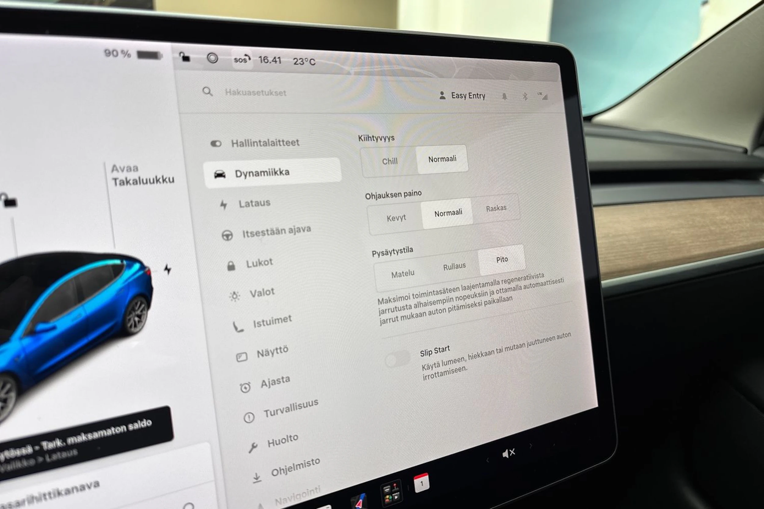 sininen Tesla Model 3 2021 kuva 20.