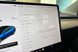sininen Tesla Model 3 2021 kuva 20.