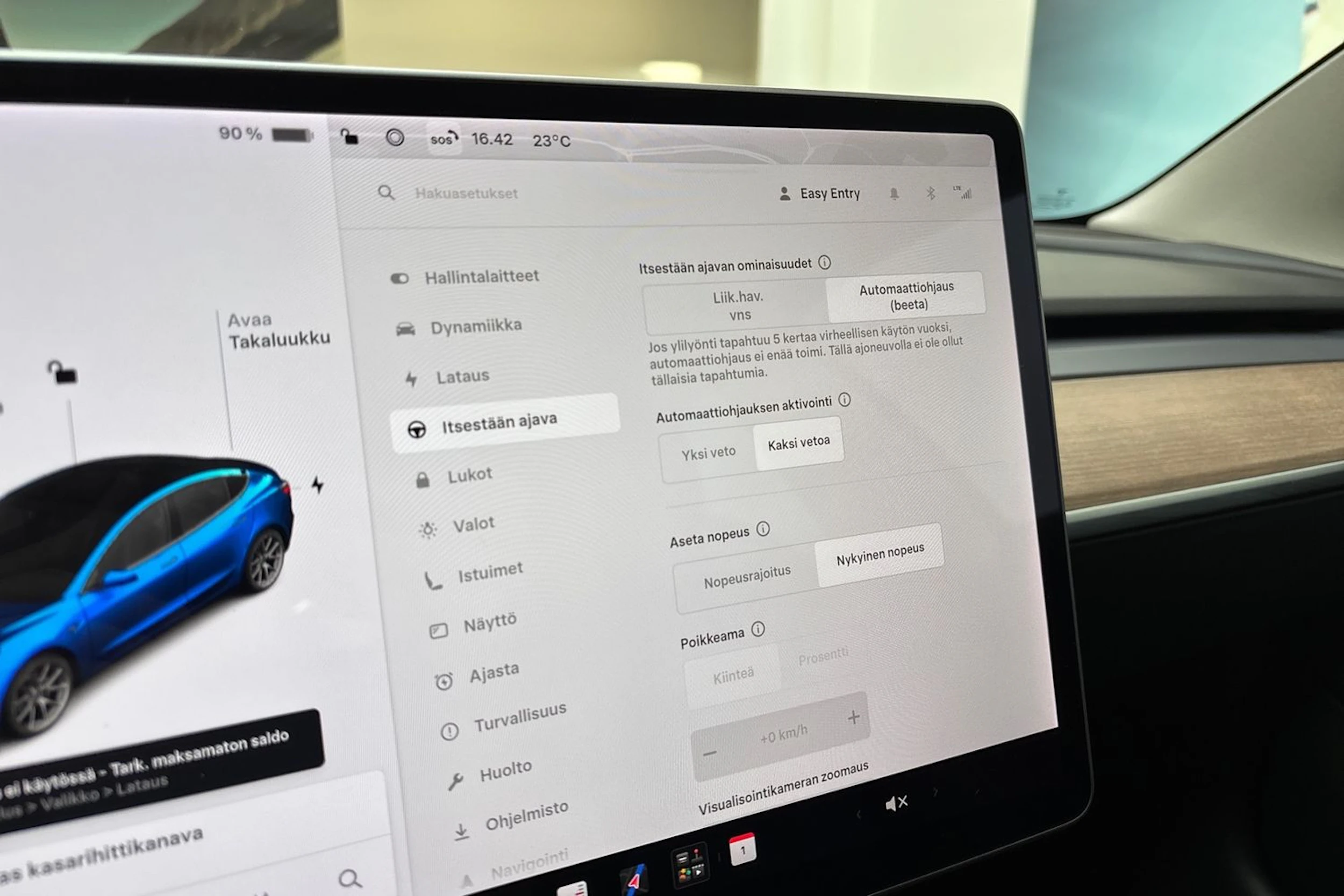 sininen Tesla Model 3 2021 kuva 21.