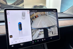 sininen Tesla Model 3 2021 kuva 23.