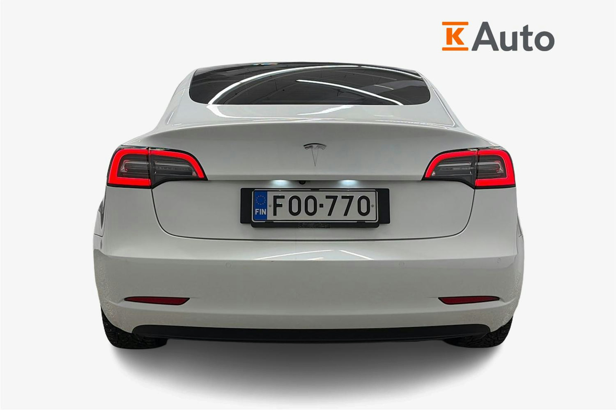 valkoinen Tesla Model 3 2021 kuva 3.