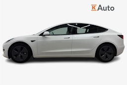 valkoinen Tesla Model 3 2021 kuva 6.
