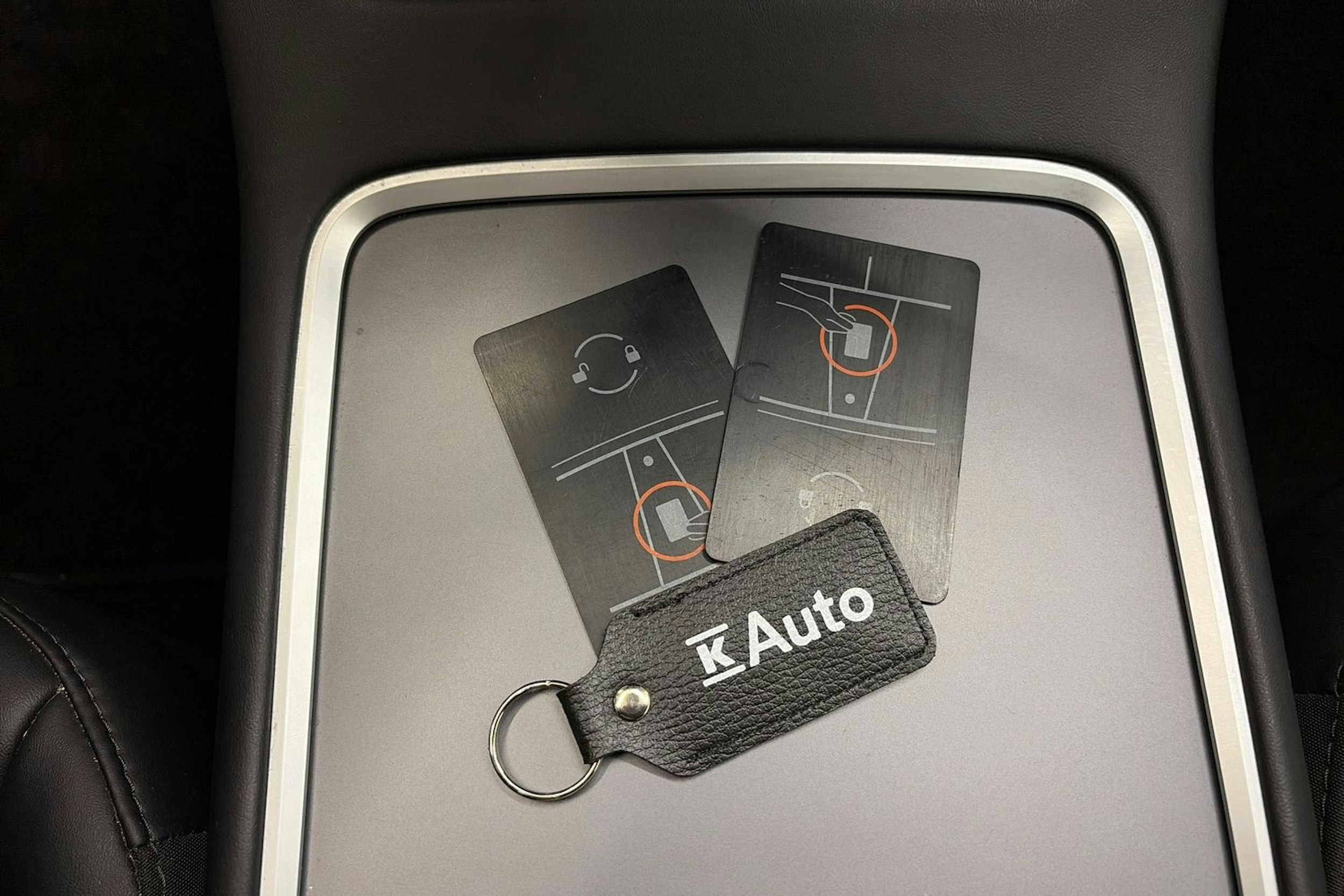 valkoinen Tesla Model 3 2021 kuva 23.