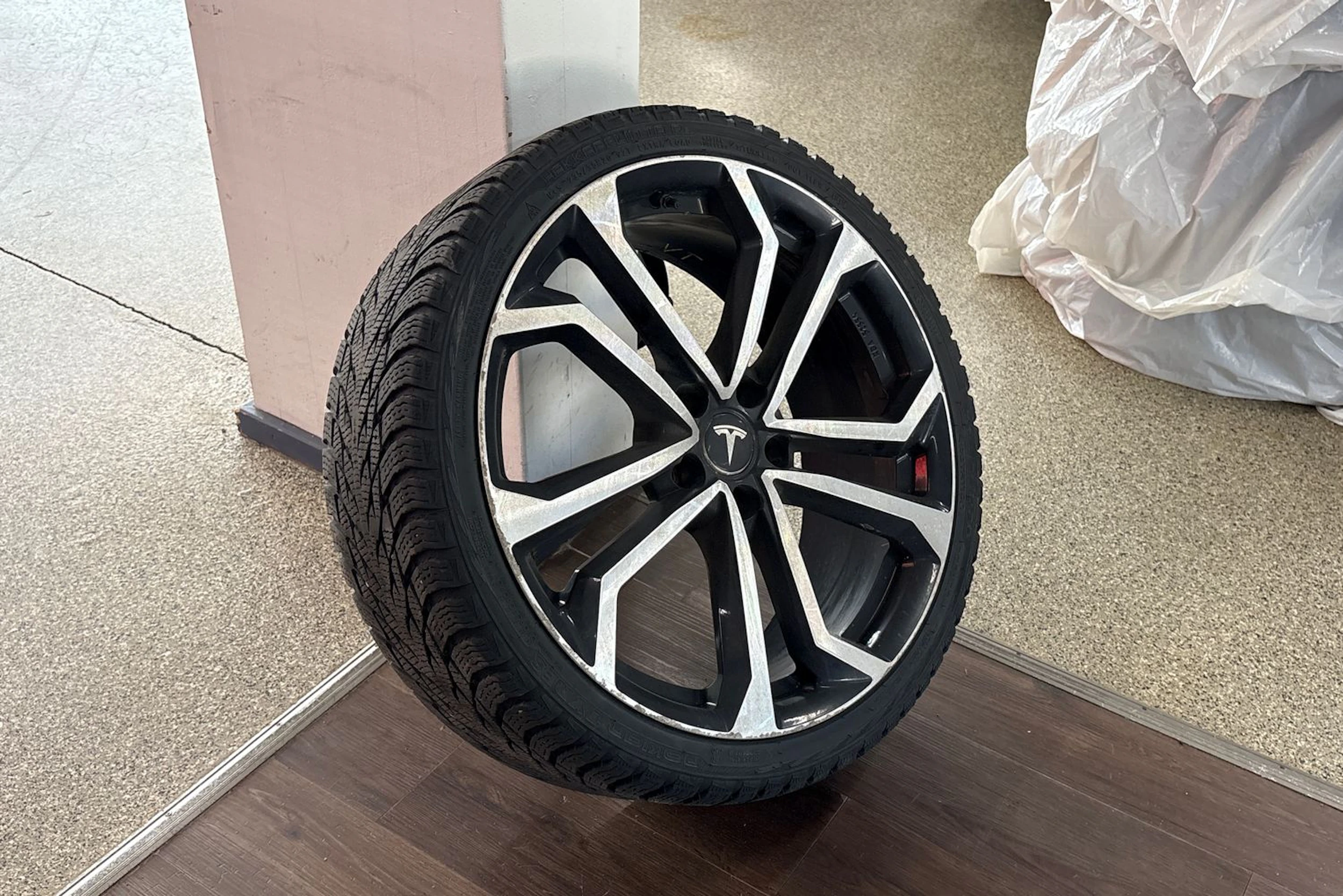 met. musta Tesla Model 3 2021 kuva 4.
