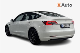 Valkoinen Tesla Model 3 2021 kuva 2.