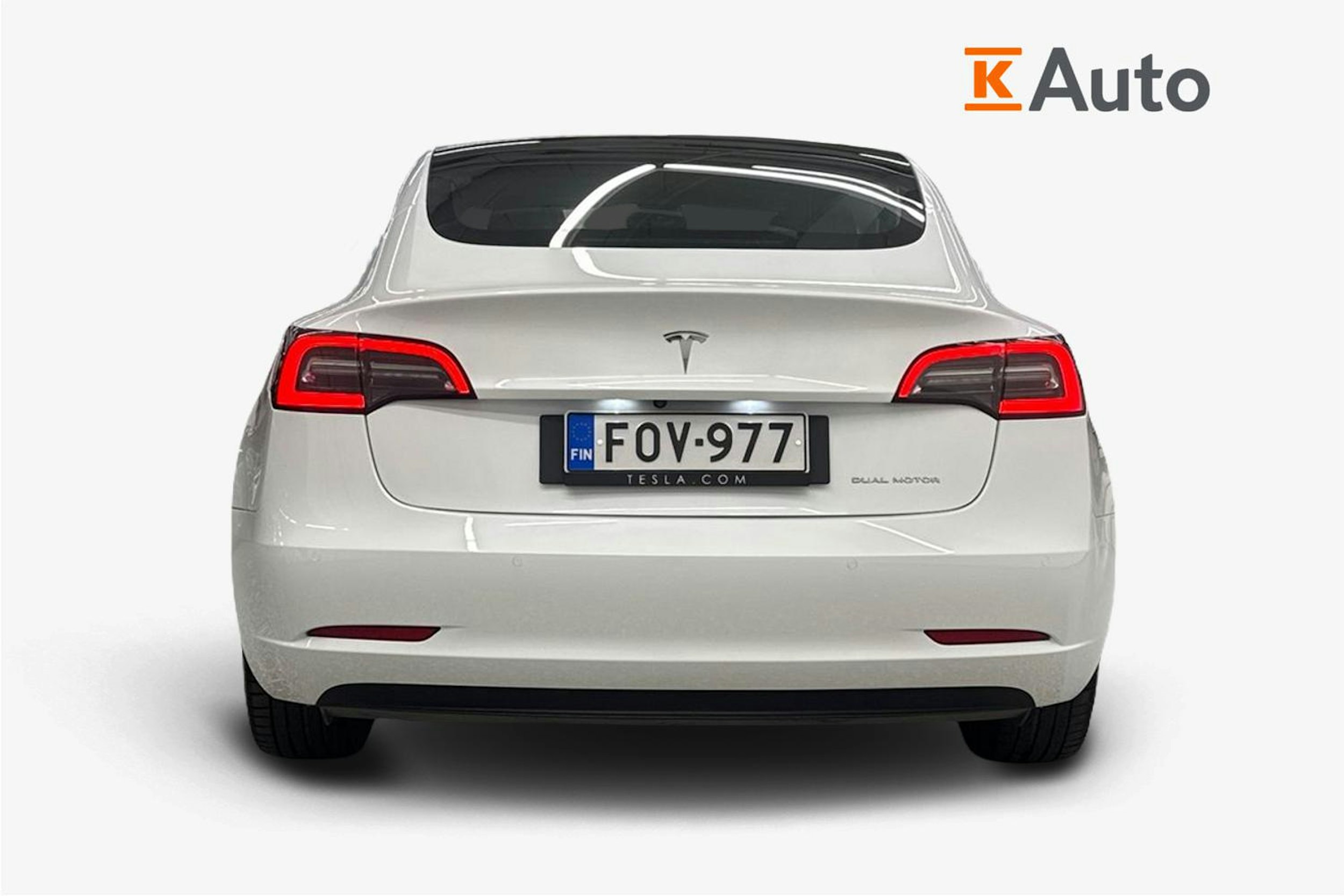 Valkoinen Tesla Model 3 2021 kuva 3.