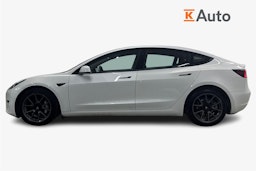 Valkoinen Tesla Model 3 2021 kuva 6.