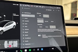 Valkoinen Tesla Model 3 2021 kuva 22.