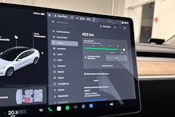 Valkoinen Tesla Model 3 2021 kuva 23.
