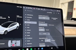 Valkoinen Tesla Model 3 2021 kuva 24.