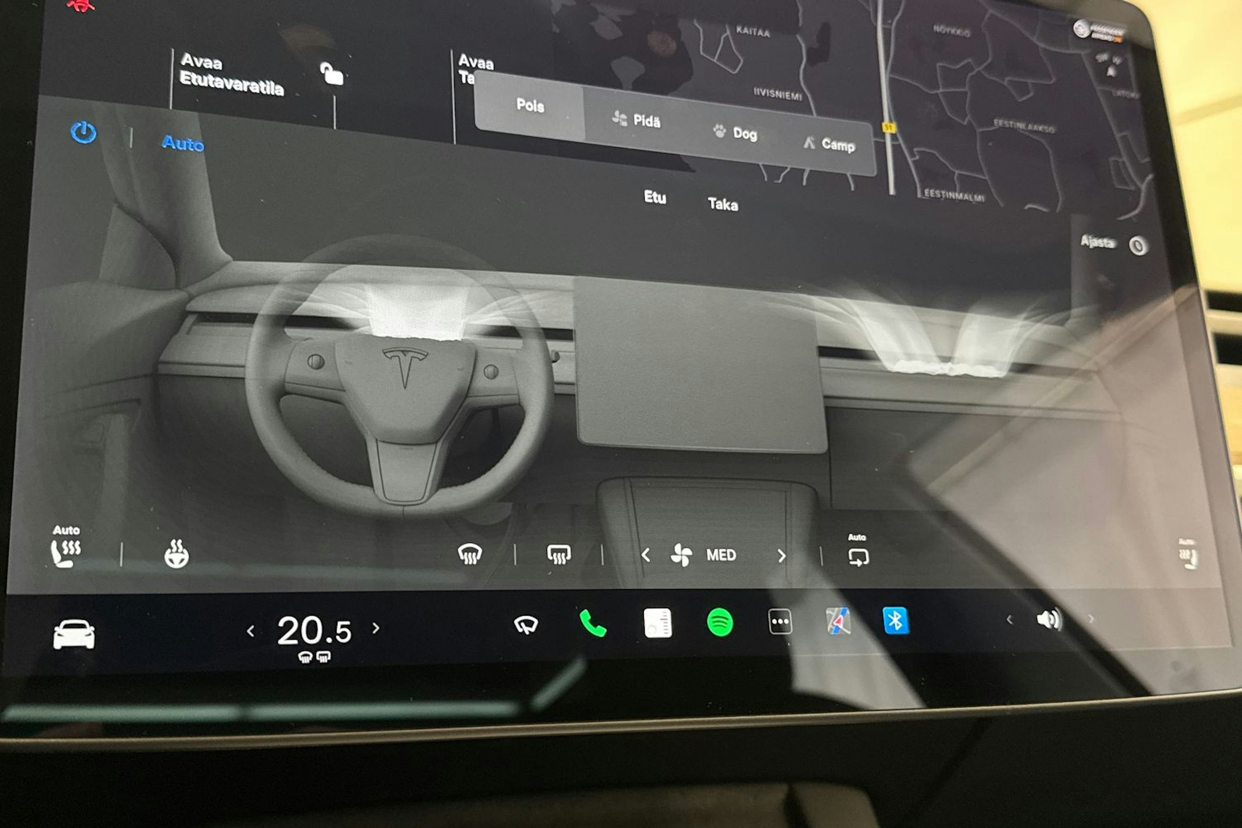 Valkoinen Tesla Model 3 2021 kuva 26.
