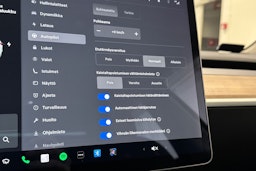 Valkoinen Tesla Model 3 2021 kuva 32.