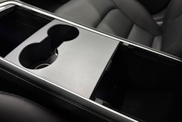Valkoinen Tesla Model 3 2021 kuva 35.