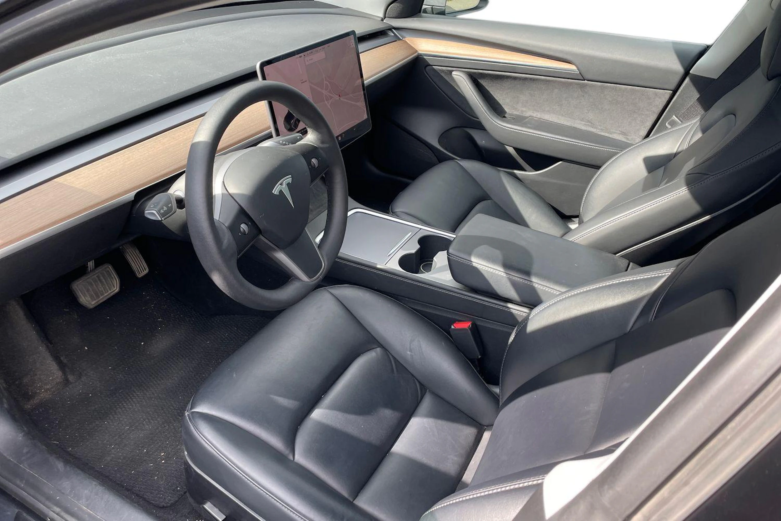 harmaa Tesla Model 3 2021 kuva 3.