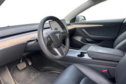 Harmaa Tesla Model 3 2021 kuva 3.