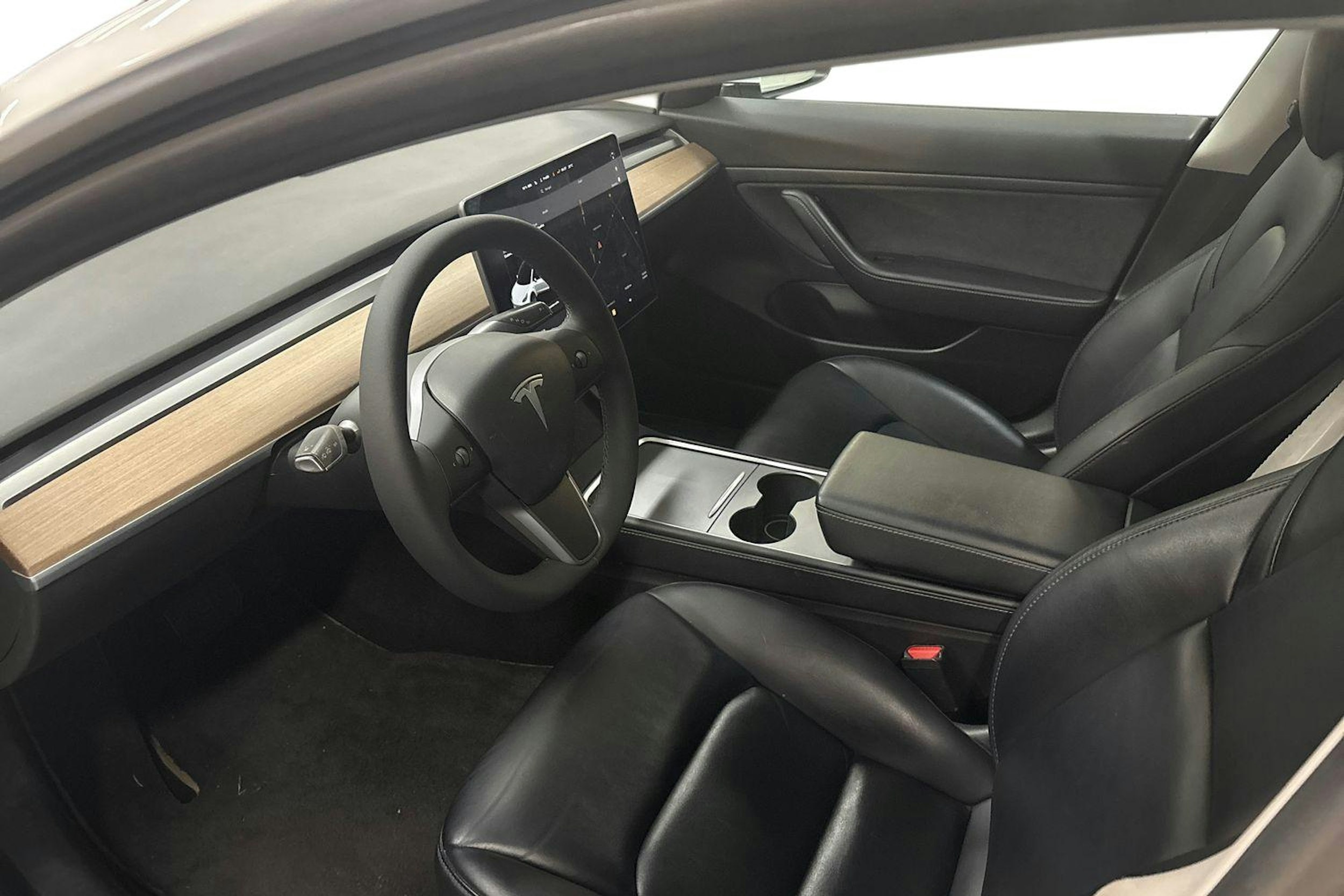 Tesla Model 3 2021 kuva 9.